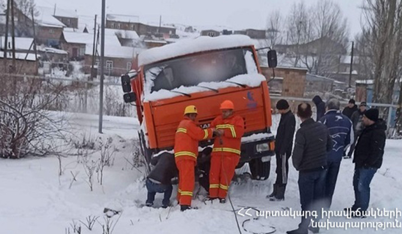Փրկարարներն արգելափակումից դուրս են բերել ավտոմեքենաները