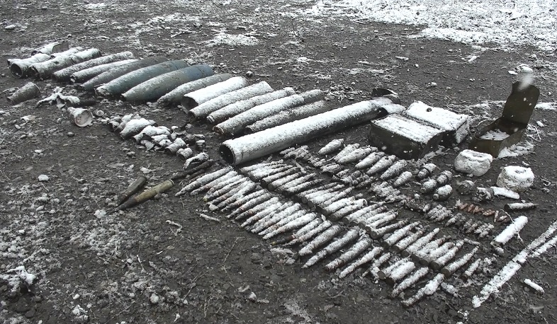 Саперы российских миротворческих сил в НК проводят разминирование северной окраины Степанакерта в сложных метеоусловиях