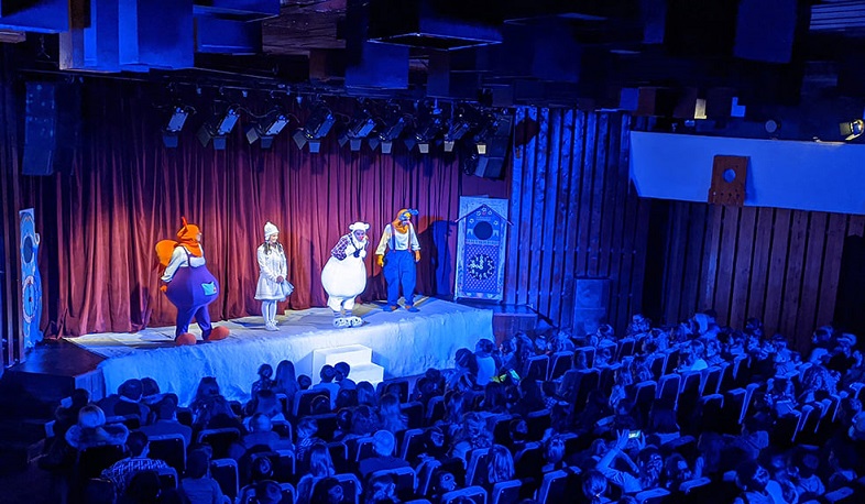 Рождественские представления для детей военных продолжаются