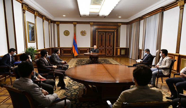 Արմեն Սարգսյանը հանդիպել է «Ստարտափ Արմենիա» հիմնադրամի թիմի հետ