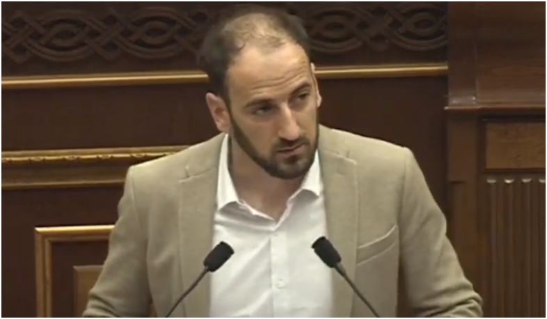 Ձեզ խուլիգանի պես դրսևորեցիք. պատգամավորը՝ իր և մի խումբ քաղաքացիների մասնակցությամբ միջադեպի մասին