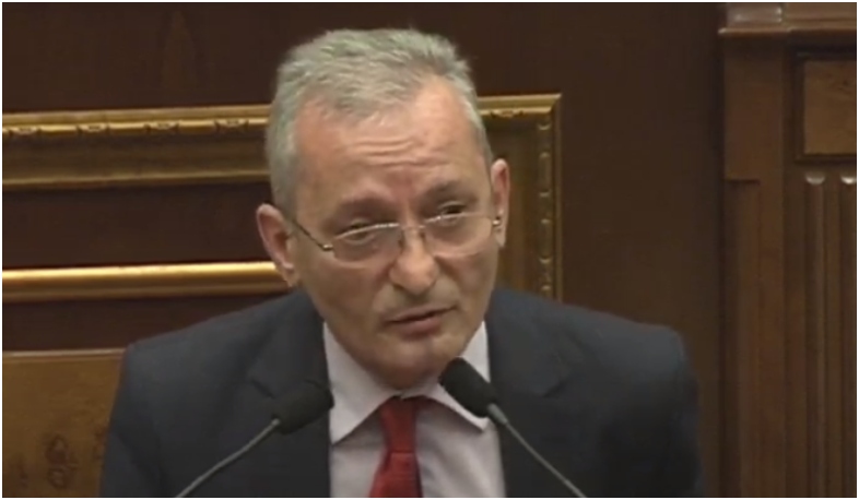 Փոփոխություններ պետական պաշտոններ զբաղեցնող անձանց վարձատրությանն առնչվող օրենքում