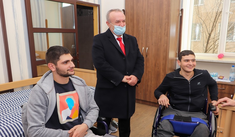 ԿԳՄՍ նախարարն այցելել է Հայրենիքի պաշտպանի վերականգնողական կենտրոն