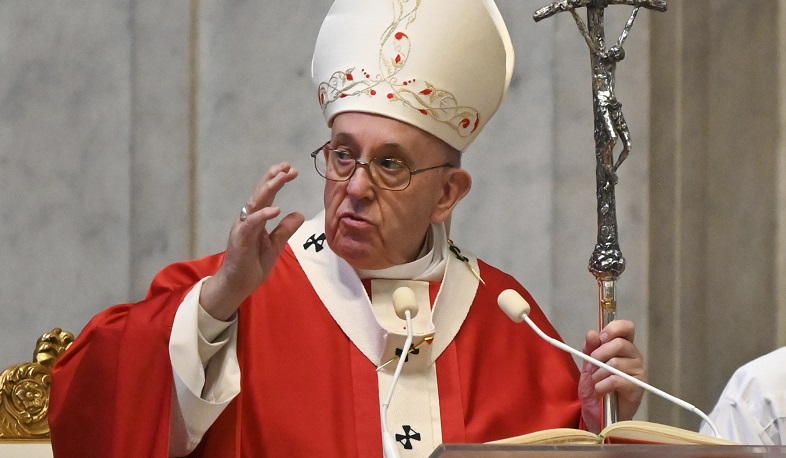 Папа Римский пропустит новогоднюю мессу из-за болей в ноге