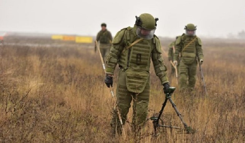 Российские миротворцы проводят разминирование Степанакерта