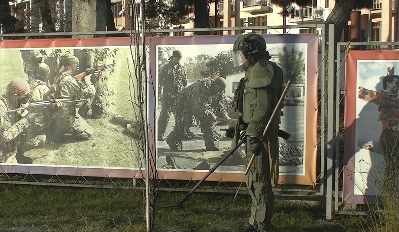 Инженерные подразделения российских миротворческих сил в Нагорном Карабахе проводят разминирование Степанакерта