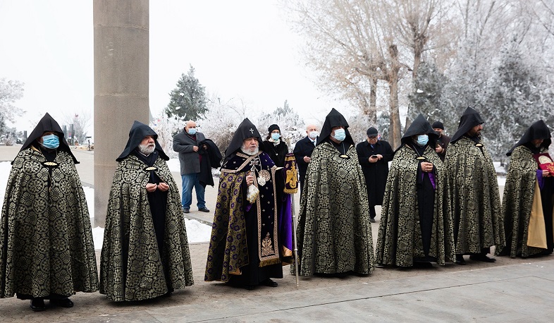 The Catholicos of All Armenians visited Yerablur accompanied by bishops