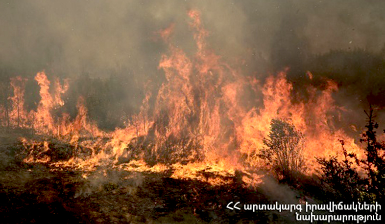 Հրդեհ՝ Վանաձորի գերեզմանատներից մեկի մոտակա սարալանջին. մթության պատճառով հրդեհաշիջման աշխատանքները դադարեցվել են