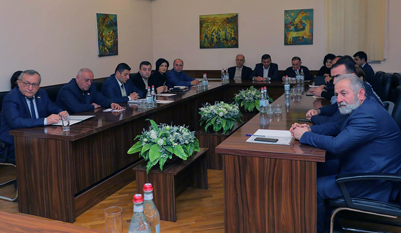 Հայկ Խանումյանը հանդիպել է ԱՀ խորհրդարանականների հետ. քննարկվել են պատերազմի հետևանքով առաջացած տարածքային կառավարման մի շարք խնդիրներ