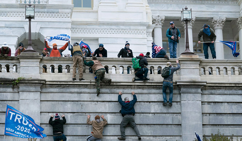 После штурма Капитолия в США возбудили 25 дел о внутреннем терроризме
