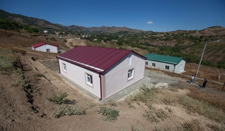 Արցախի կառավարությունը սկսում է տեղահանված ընտանիքներին բնակելի տներով ապահովելու ծրագրի առաջին փուլը