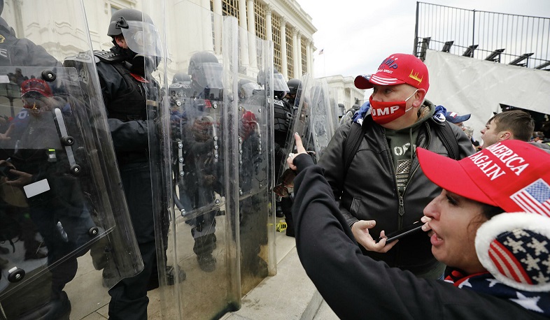 В США в один и тот же день покончили с собой участник штурма Капитолия и полицейский, подавлявший беспорядки