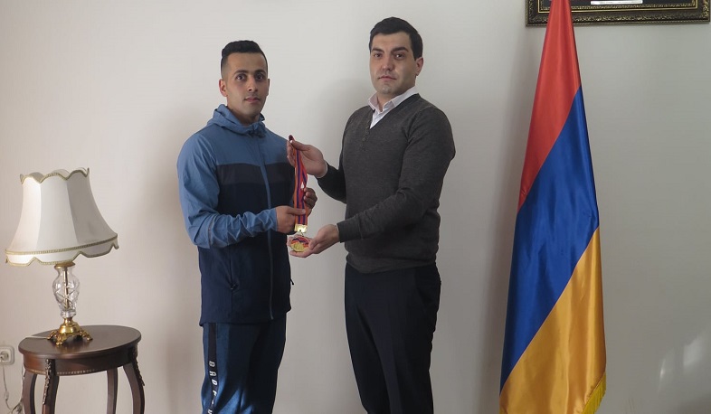 Իրանցի մարզիկն իր ոսկե մեդալը  կնվիրի պատերազմում զոհված մարզիկ Արթուր Սուքիասյանի ընտանիքին