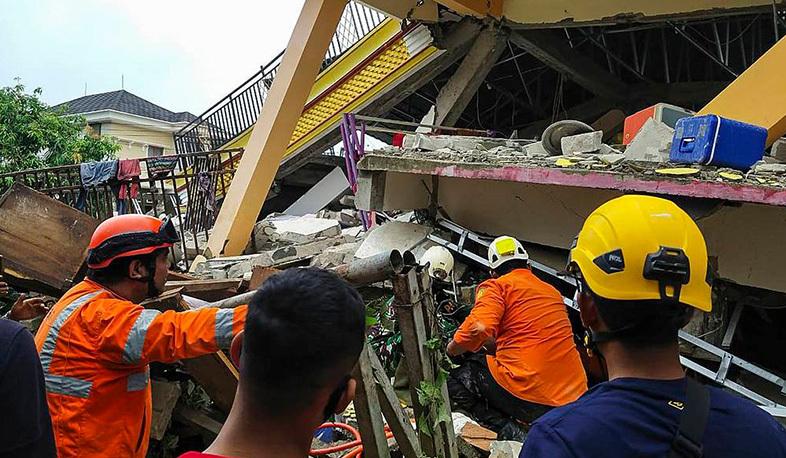 В Индонезии число жертв землетрясения выросло до 34
