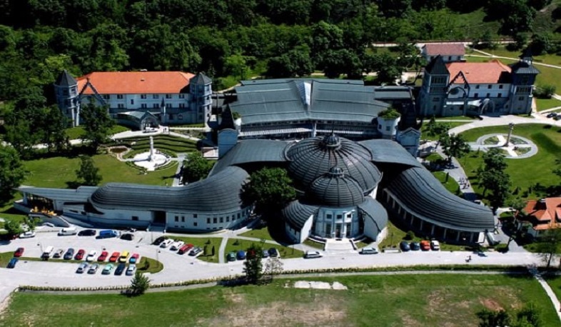 Возможность учиться в венгерском университете для выпускников Арцахского государственного университета