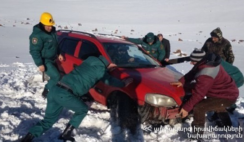 Փրկարարներն արգելափակումից դուրս են բերել 11 ավտոմեքենա