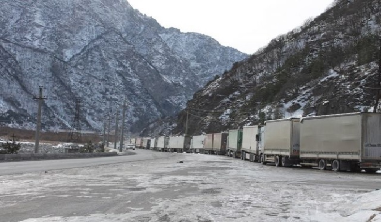 Ларс закрыт: на российской стороне застряли 340 грузовиков