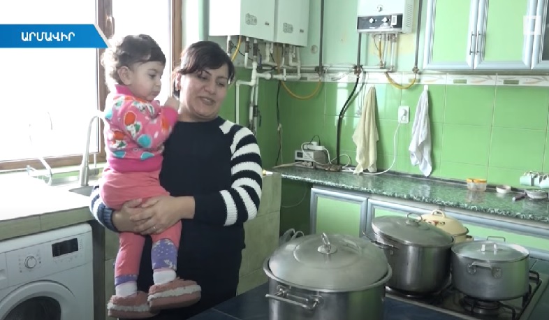 «Մեր տանը» ապաստանած հադրութցի ընտանիքն ապրում է տունդարձի երազանքով