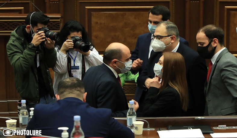 Ձեր գործողություններն ուղղված են ոչ թե լարվածության թուլացմանն ու խնդիրների լուծմանը, այլ՝ հակառակը. Մակունցը՝ Մարուքյանին