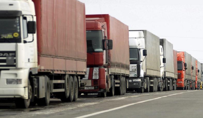 Ստեփանծմինդա-Լարս ավտոճանապարհի ռուսական հատվածում 450 բեռնատար մեքենա կա կուտակված
