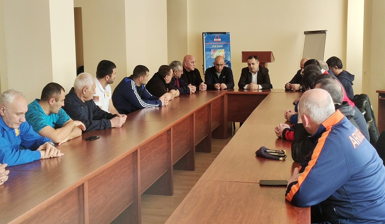 Կարեն Գիլոյանն այցելել է Ծաղկաձորում ուսումնամարզական հավաք անցկացնող մարզիկներին