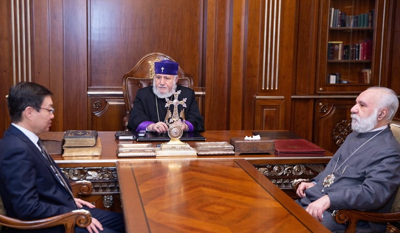 Ամենայն Հայոց Կաթողիկոսը հրաժեշտի հանդիպում է ունեցել ՀՀ-ում Ղազախստանի դեսպանի հետ