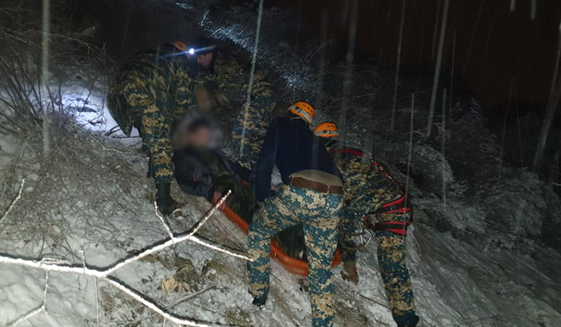 Ավտովթար՝ Շոշ-Ստեփանակերտ ավտոճանապարհին. մեքենան ընկել է ձորը, արգելափակվել ձյան մեջ. կան տուժածներ