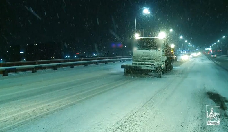 ԵԱՍՄ 51 հատուկ տեխնիկան և շուրջ 300 աշխատակից ողջ գիշեր ներգրավված են եղել ձնամաքրման աշխատանքներում