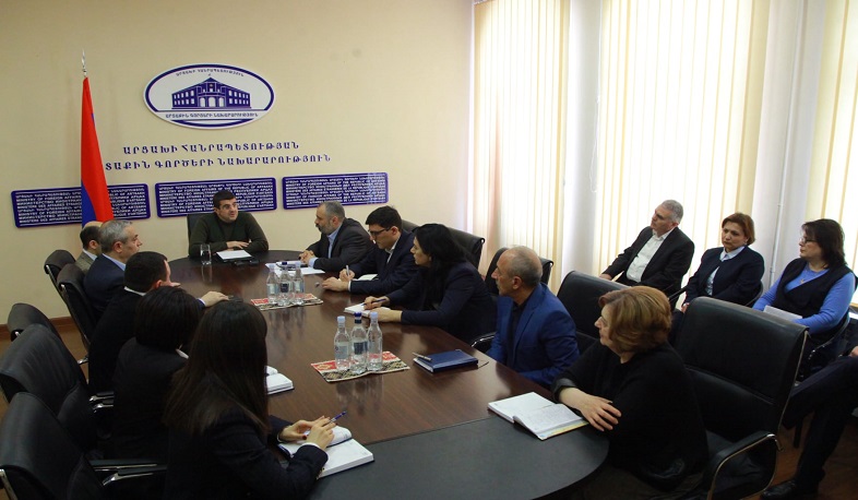 Արայիկ Հարությունյանը հանդիպել է Արցախի ԱԳՆ ղեկավար կազմի հետ