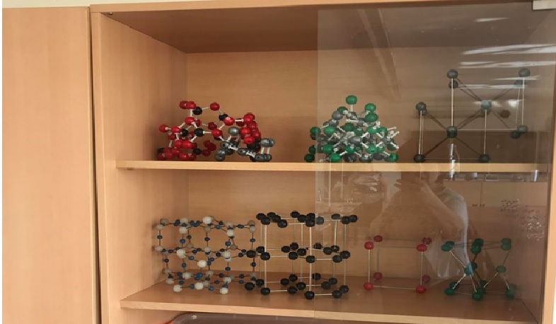 Բնագիտական առարկաների լաբորատորիաներ ավագ դպրոցների համար