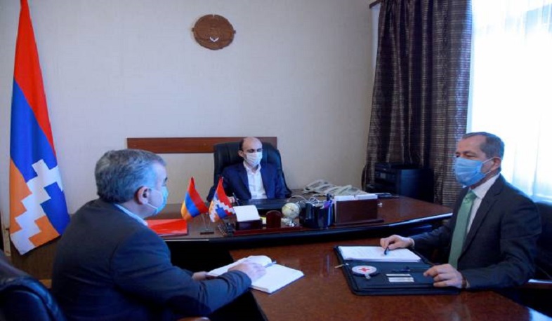 Артак Бегларян обсудил гуманитарные программы с руководителем офиса МККК в Степанакерте
