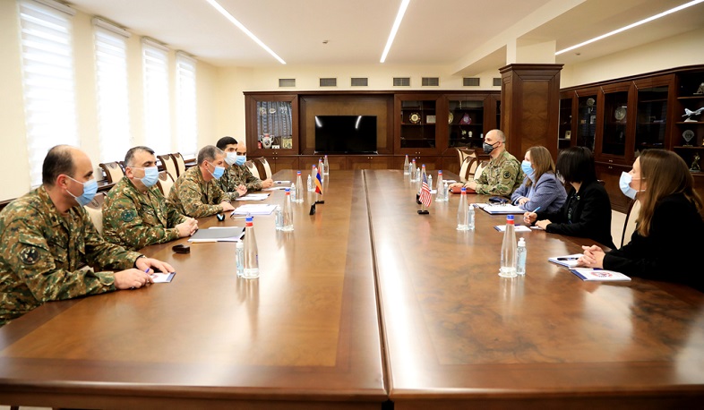 Начальник Генштаба ВС принял посла США в Армении