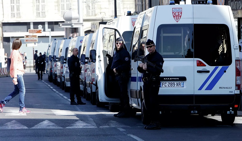 В Париже проходит акция протеста против сокращения рабочих мест