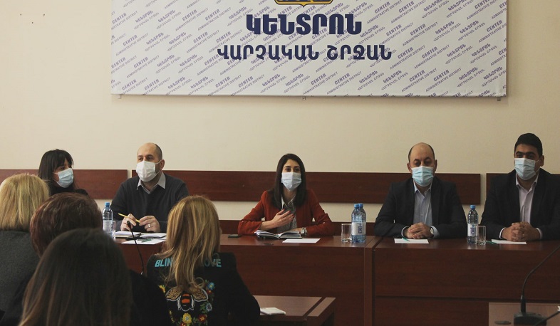 Երևանի քաղաքապետի տեղակալը հանդիպել է Կենտրոն և Դավթաշեն վարչական շրջանների դպրոցների և մանկապարտեզների տնօրենների հետ