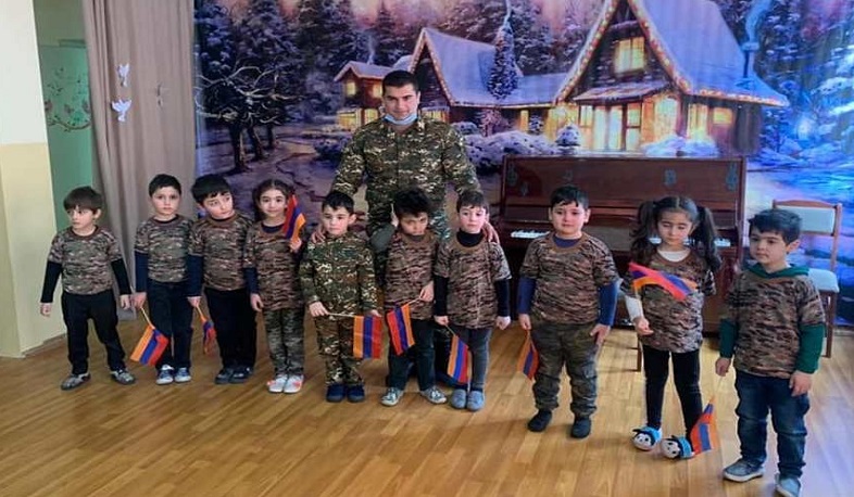 Զինվորը պատերազմի օրերին ստացել էր երեխաների ուղարկած քաղցրավենիքն ու զորացրվելուց հետո հյուրընկալվել նրանց. լուսանկարներ