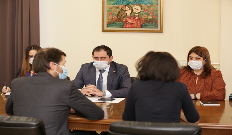 Սուրեն Պապիկյանն ընդունել է ԶֆԳ փոխտնօրեն Բերտրան Վալկենարին