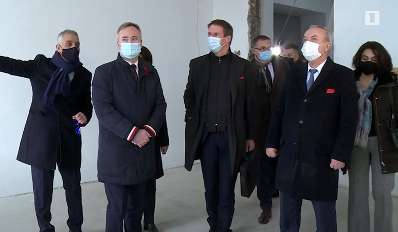 Ֆրանսիայի ԱԳՆ պետքարտուղարը Երևանում այցելել է ֆրանսիական կրթահամալիրի շինհրապարակ