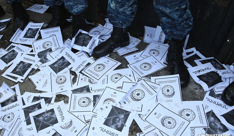 ԱԺ-ի մոտ անցկացվող բողոքի ակցիայի 8 մասնակից տարվել է ոստիկանություն