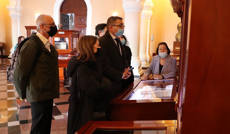 Ֆրանսիայի Ժառանգության ազգային ինստիտուտի տնօրենն այցելել է Մատենադարան