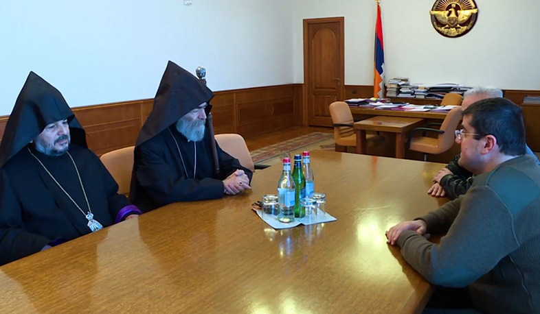 ԱՀ նախագահն ընդունել է Վրթանես և Պարգև սրբազաններին