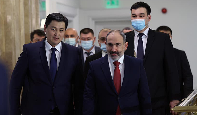 Փաշինյանը հանդիպել է Ղրղզստանի վարչապետ Ուլուկբեկ Մարիպովին