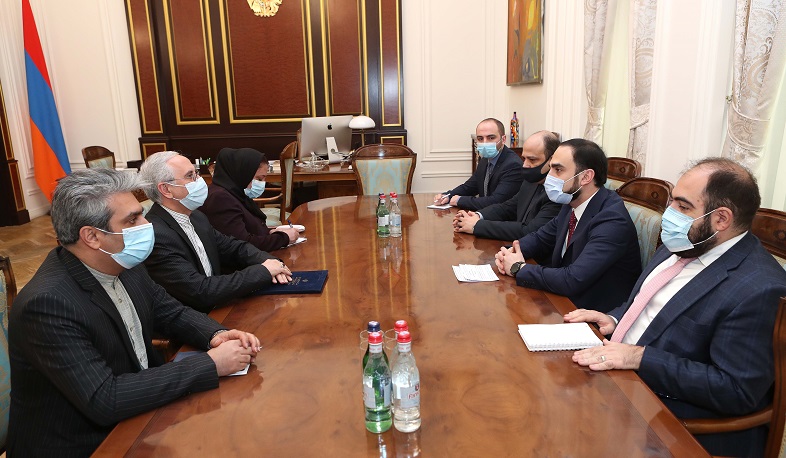 Вице-премьер Авинян обратил внимание на вопрос обмена пленными на встрече с послом Ирана