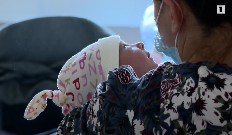 Կորոնավիրուսով հիվանդ մայրերին խորհուրդ է տրվում կրծքով կերակրել, որպեսզի հակամարմիններ փոխանցվեն