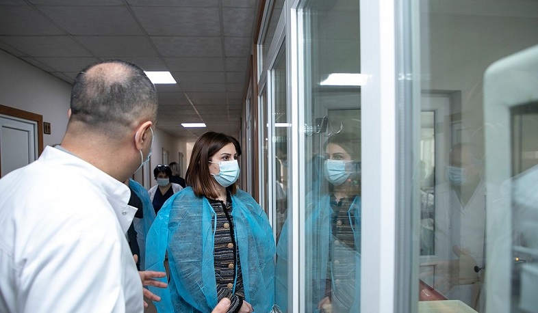 Առողջապահության նախարարը «Արմենիա» ԲԿ-ում տեսակցել է վիրավոր զինվորի