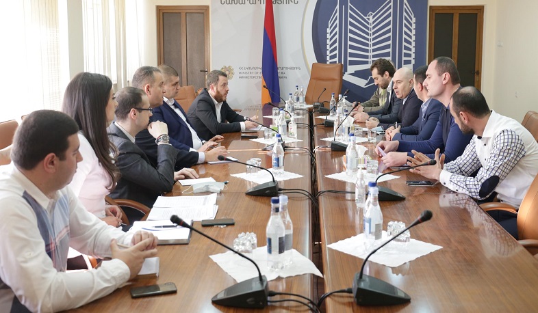 Վահան Քերոբյանը հանդիպել է զբոսաշրջային ոլորտը սպասարկող տրանսպորտային ընկերությունների ներկայացուցիչների հետ