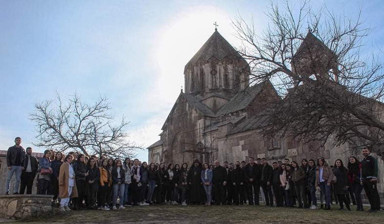 Արցախցի ուսանողները մոմավառություն են կատարել Գանձասարի վանական համալիրում