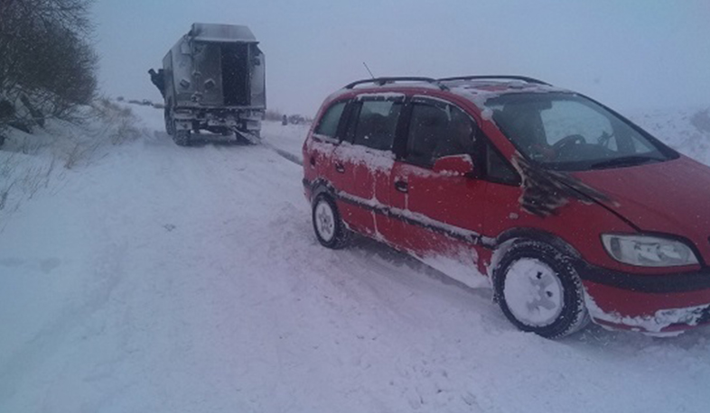 Փրկարարներն արգելափակումից դուրս են բերել 5 ավտոմեքենա, 11 քաղաքացու ցուցաբերել օգնություն