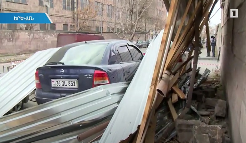 Երևանում և Գեղարքունիքում քամին տանիքներ է պոկել. օրերը կցրտեն