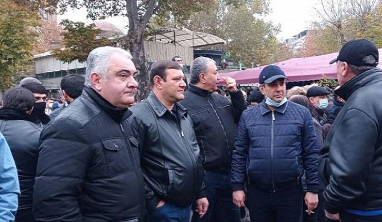 Տարոն Մարգարյանին, Արման Սահակյանին և Երևանի քաղաքապետարանի ևս երկու նախկին պաշտոնյաների մեղադրանք է առաջադրվել. ՔԿ