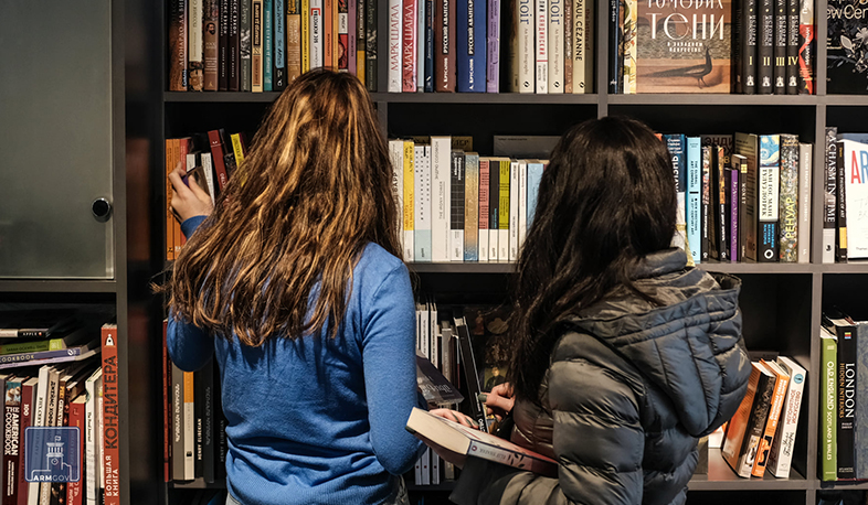 Փետրվարի 19-ը Հայաստանում գիրք նվիրելու օրն է (Լուսանկարներ)